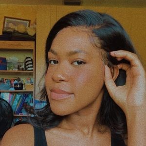 Meet your Posher, Crystal